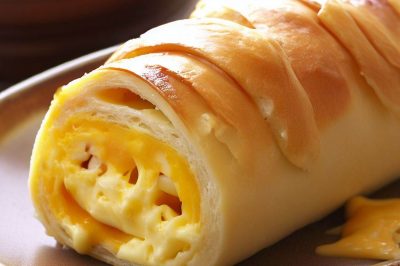 Baked Egg and Cheese Breakfast Roll