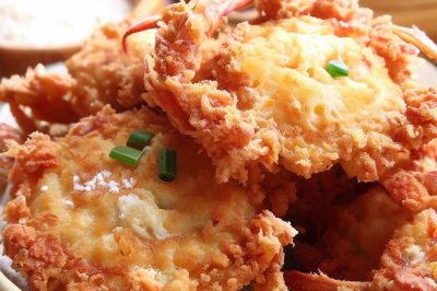 Fried Crab Cakes with Flour