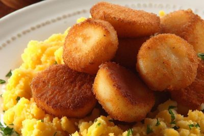 Fried Scallops with Cornmeal