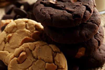 Low Sugar or Sugar Free Peanut Butter and Dark Chocolate Cookies