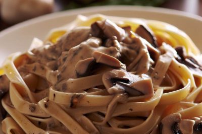 Oil-Free Fettuccine with Mushroom Sauce