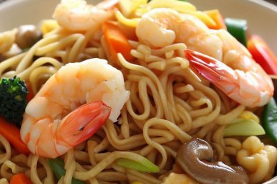 Quick and Easy Stir-Fried Noodles with Shrimp and Vegetables