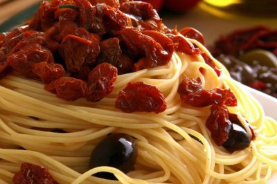 Spaghetti with Sun-Dried Tomatoes and Olives