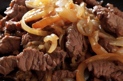 Stir-Fried Beef and Onions