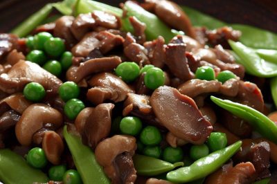 Stir-Fried Beef and Snow Peas with Mushrooms