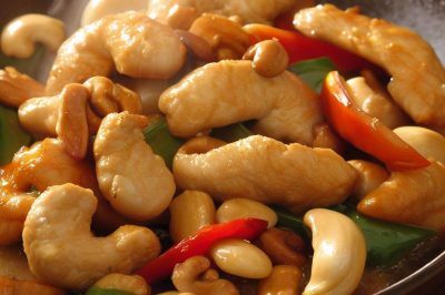 Stir-Fried Chicken and Cashews