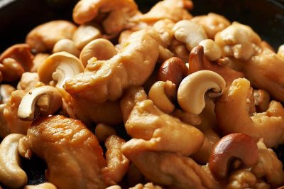 Stir-Fried Chicken and Cashews
