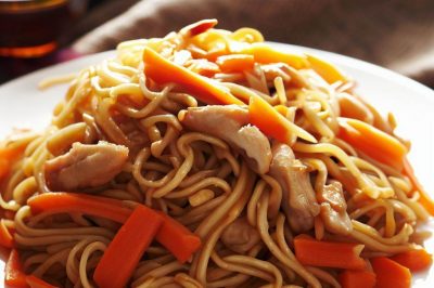 Stir-Fried Noodles with Chicken and Carrots