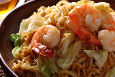 Stir-Fried Noodles with Shrimp and Cabbage