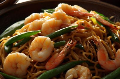 Stir-Fried Noodles with Shrimp and Green Beans
