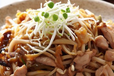 Stir-Fried Pork and Bean Sprouts Noodles