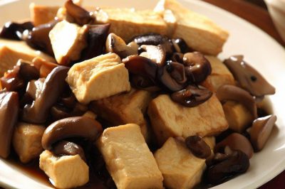 Stir-Fried Tofu and Mushrooms